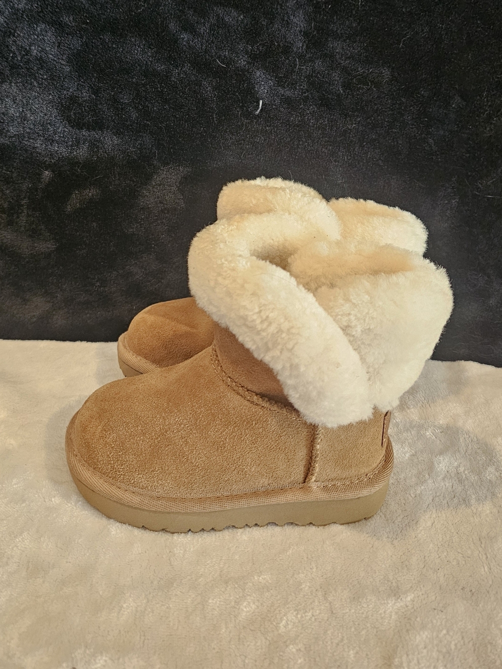 UGG Toddler Cozy Suede Slipper Boots in Brown & Cream-Size 7